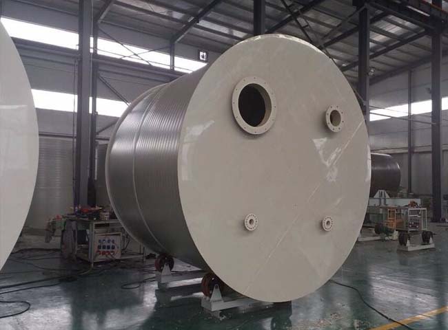 8立方塑料儲罐上的PE法蘭接頭怎樣焊接