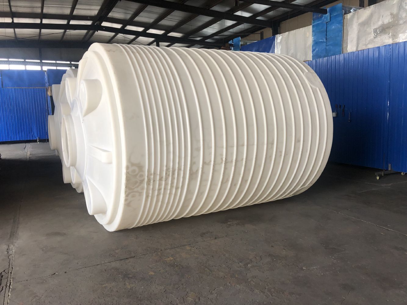 塑料儲罐生產(chǎn)廠家講述塑料桶的擠塑工藝